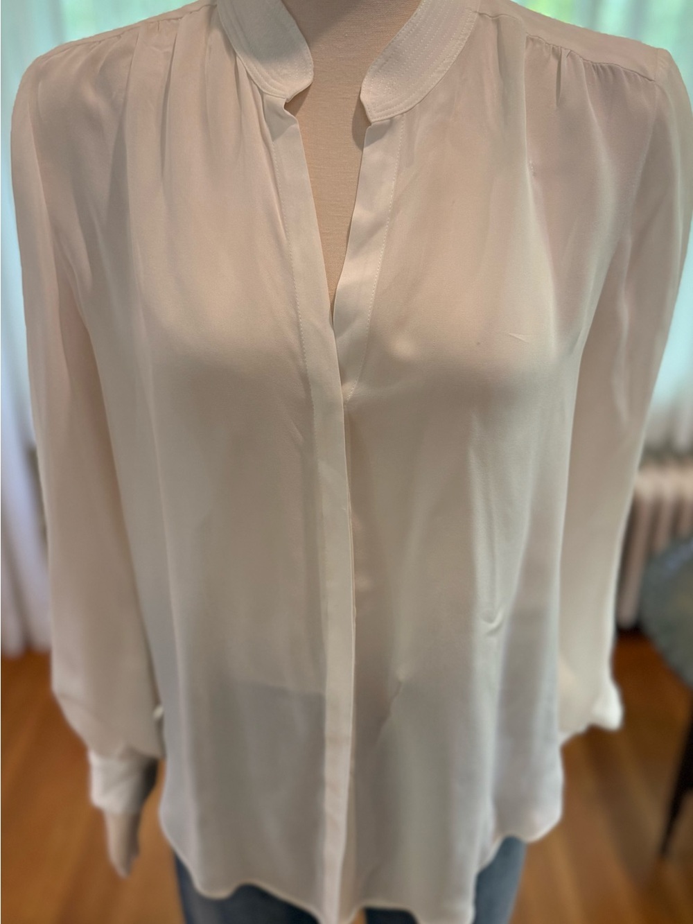 L'AGENCE Cream Split-Neck Long Sleeve Blouse